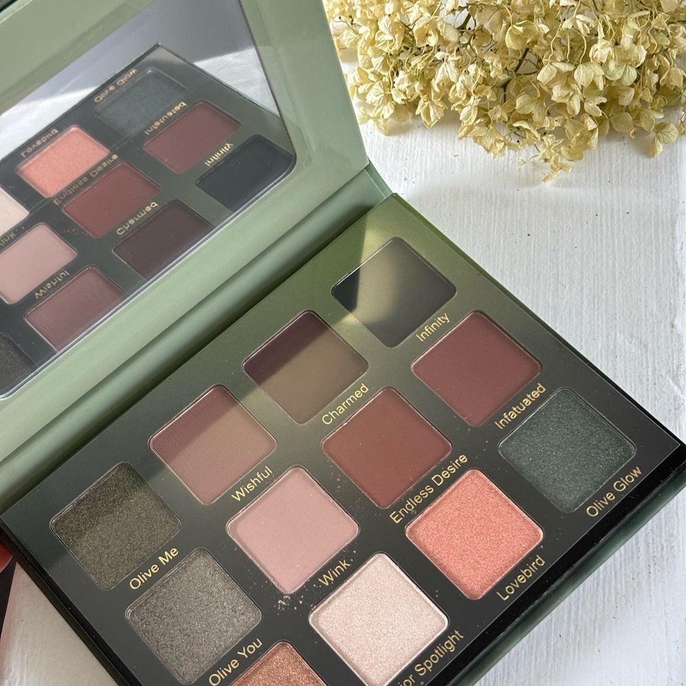 NEW Violet Voss olive you forever eyeshadow pallet